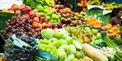 الطريقة الصحيحة لشراء الخضروات والفواكه من السوق