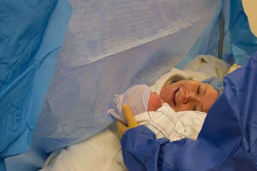 آلام أسفل البطن بعد الولادة القيصرية