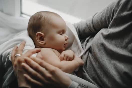 النوم الصحيح بعد الولادة القيصرية