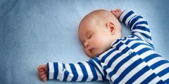 قلة نوم الرضيع في الشهر الثاني