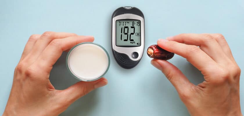 كم يجب ان يكون مستوى السكر في رمضان، معدل السكر في رمضان للصائم، افطار الصائم في حال ارتفاع او انخفاض مستوى السكر في الدم