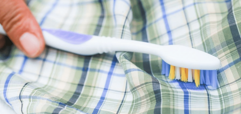 معجون الأسنان لإزالة الحبر عن الملابس
